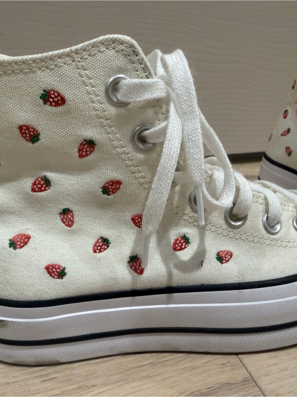 Converse Strawberry Platform Chucks